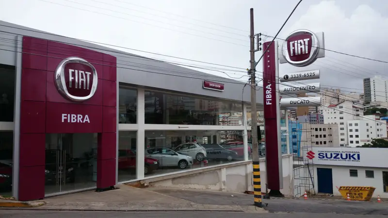 Obra de fachada e comunicação visual executada pela Alumulti — foto 01