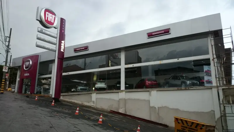 Obra de fachada e comunicação visual executada pela Alumulti — foto 06