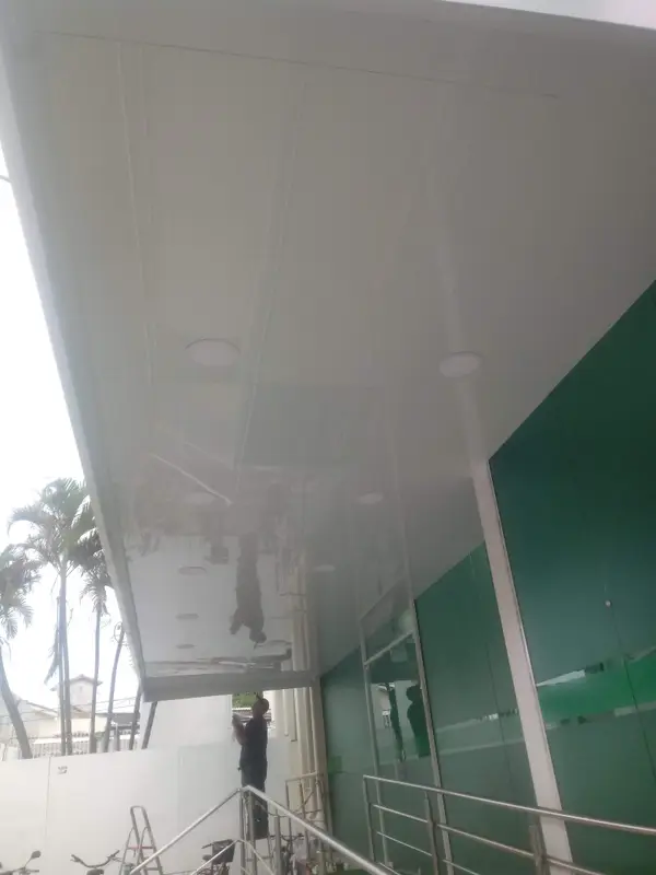 Obra de fachada e comunicação visual executada pela Alumulti — foto 10
