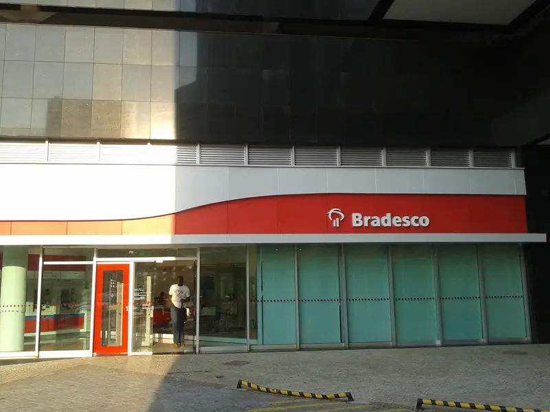 Obra de fachada e comunicação visual executada pela Alumulti — foto 14