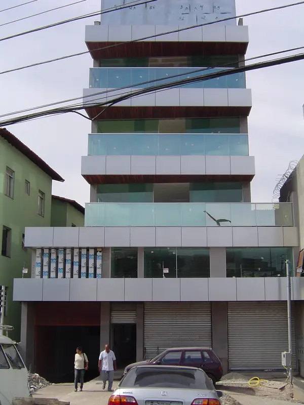 Obra de fachada e comunicação visual executada pela Alumulti — foto 17