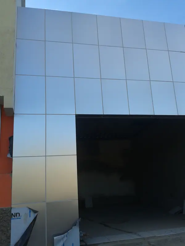 Obra de fachada e comunicação visual executada pela Alumulti — foto 19