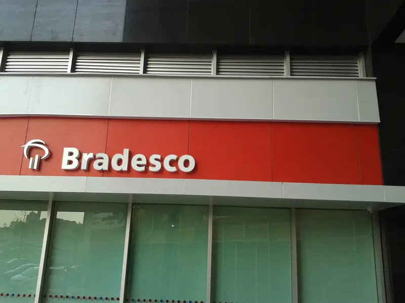 Obra de fachada e comunicação visual executada pela Alumulti — foto 20