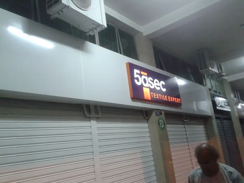 Obra de fachada e comunicação visual executada pela Alumulti — foto 24