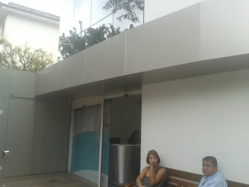 Obra de fachada e comunicação visual executada pela Alumulti — foto 28