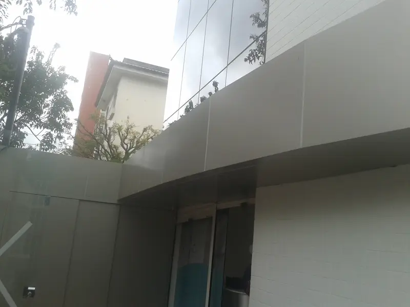 Obra de fachada e comunicação visual executada pela Alumulti — foto 29