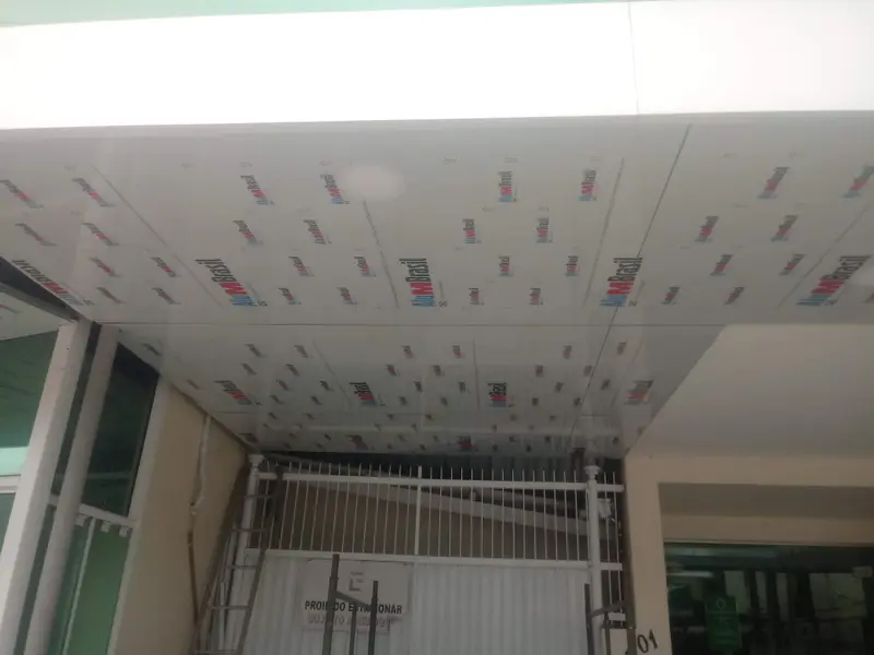 Obra de fachada e comunicação visual executada pela Alumulti — foto 45